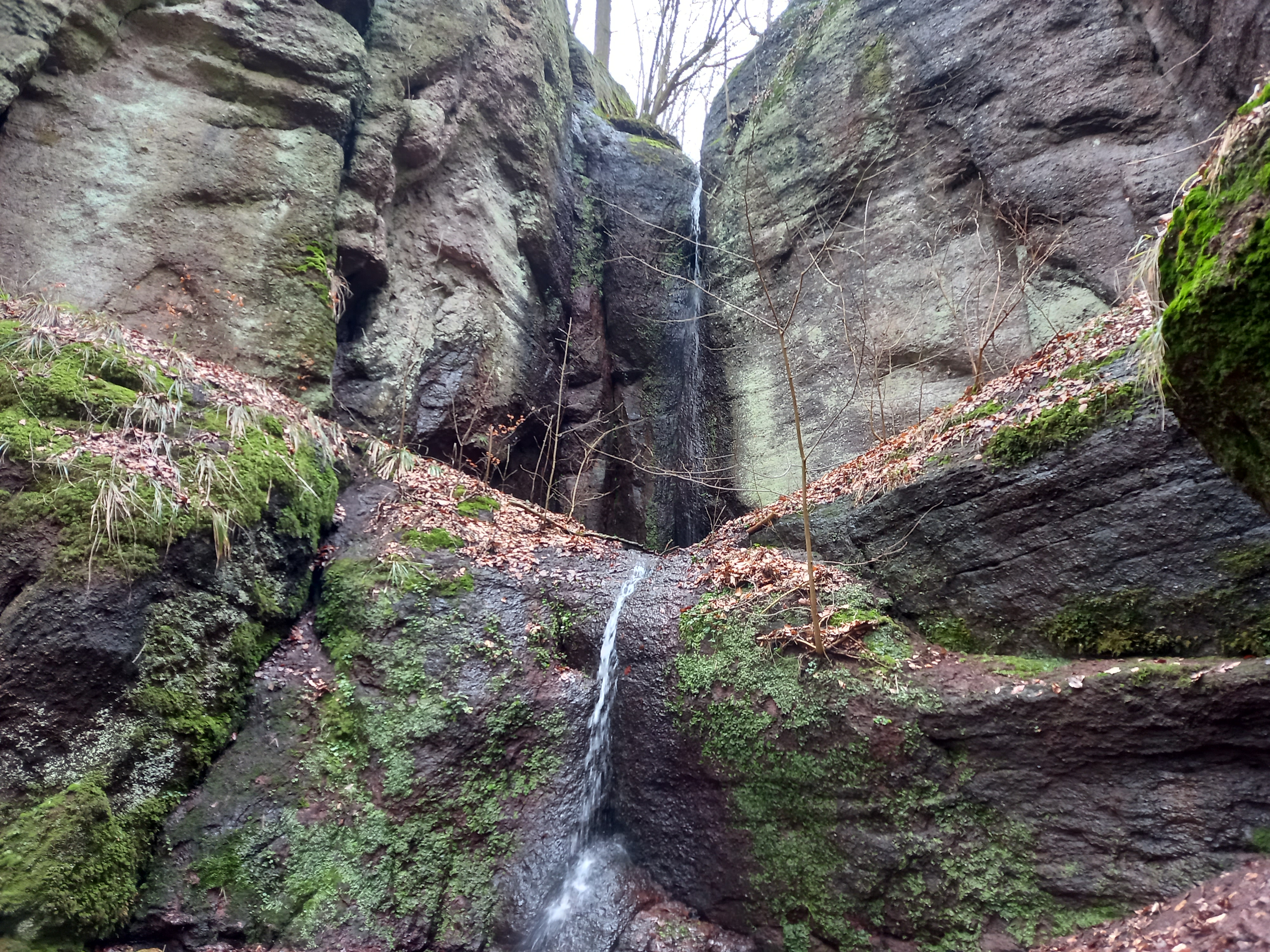 Ein Wasserfall in der Drachenschlucht