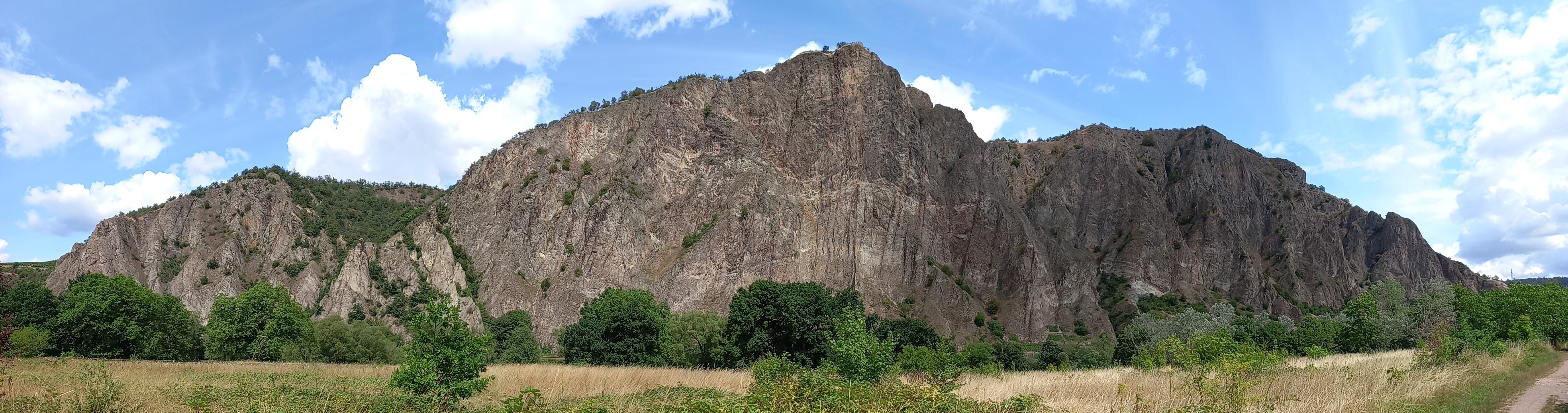 Rotenfels aus dem Tal